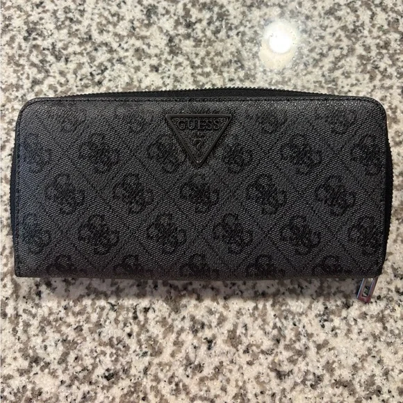 Guess Black Wallet - Picture 1 of 3